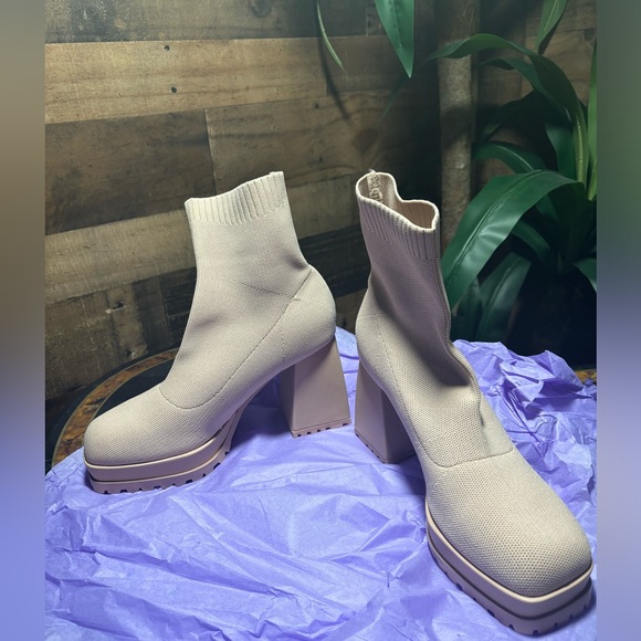 Sold NEW TANISH PINK CHUNKY SOCK BOOT - Picture 4 of 12